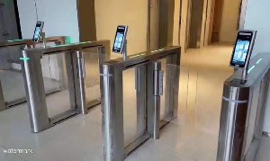 浙江义乌东宇物流园人脸识别速通门